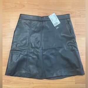 H&M - Divided Leather Mini Skirt with Zip Back - Black - Size 4